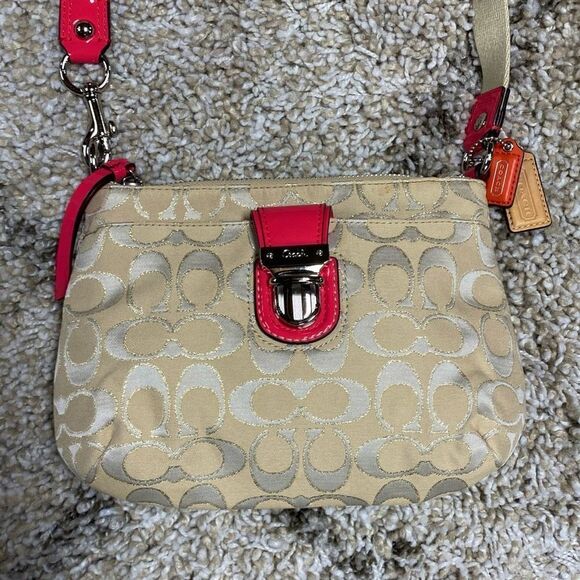 Coach Signature Pink Patent Trim Swingpack Crossbody Shoulder Bag - Picture 4 of 8